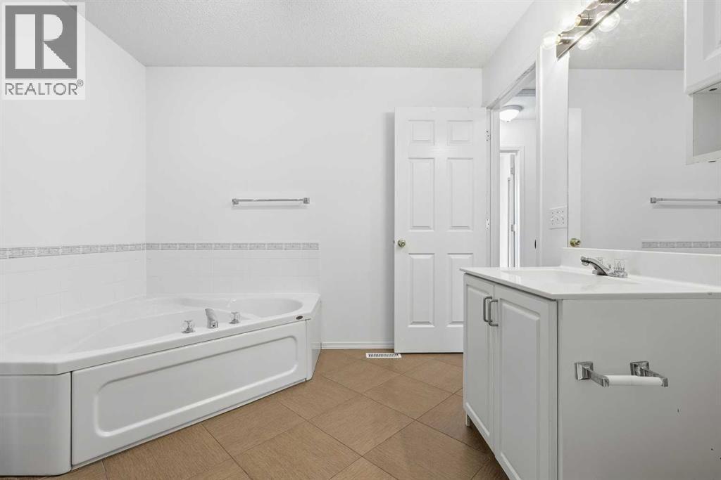 225 Killarney Glen Court SW - 36