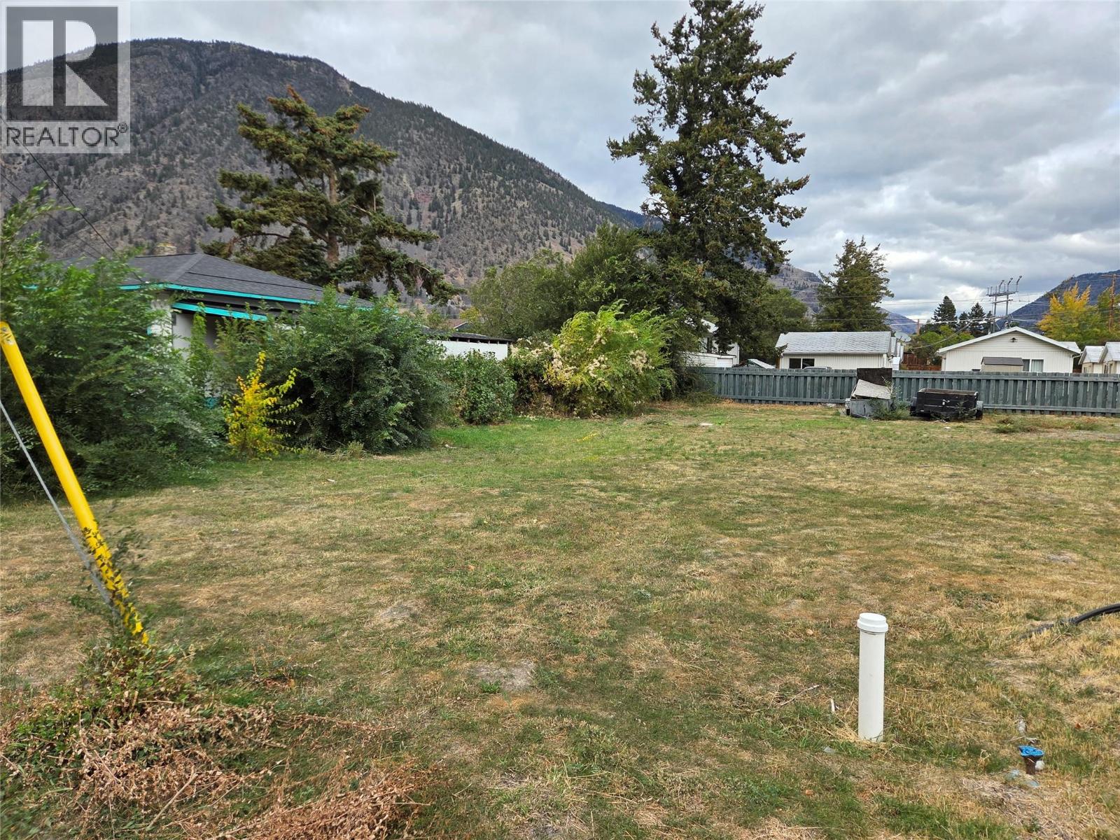  424 10th Avenue, Keremeos