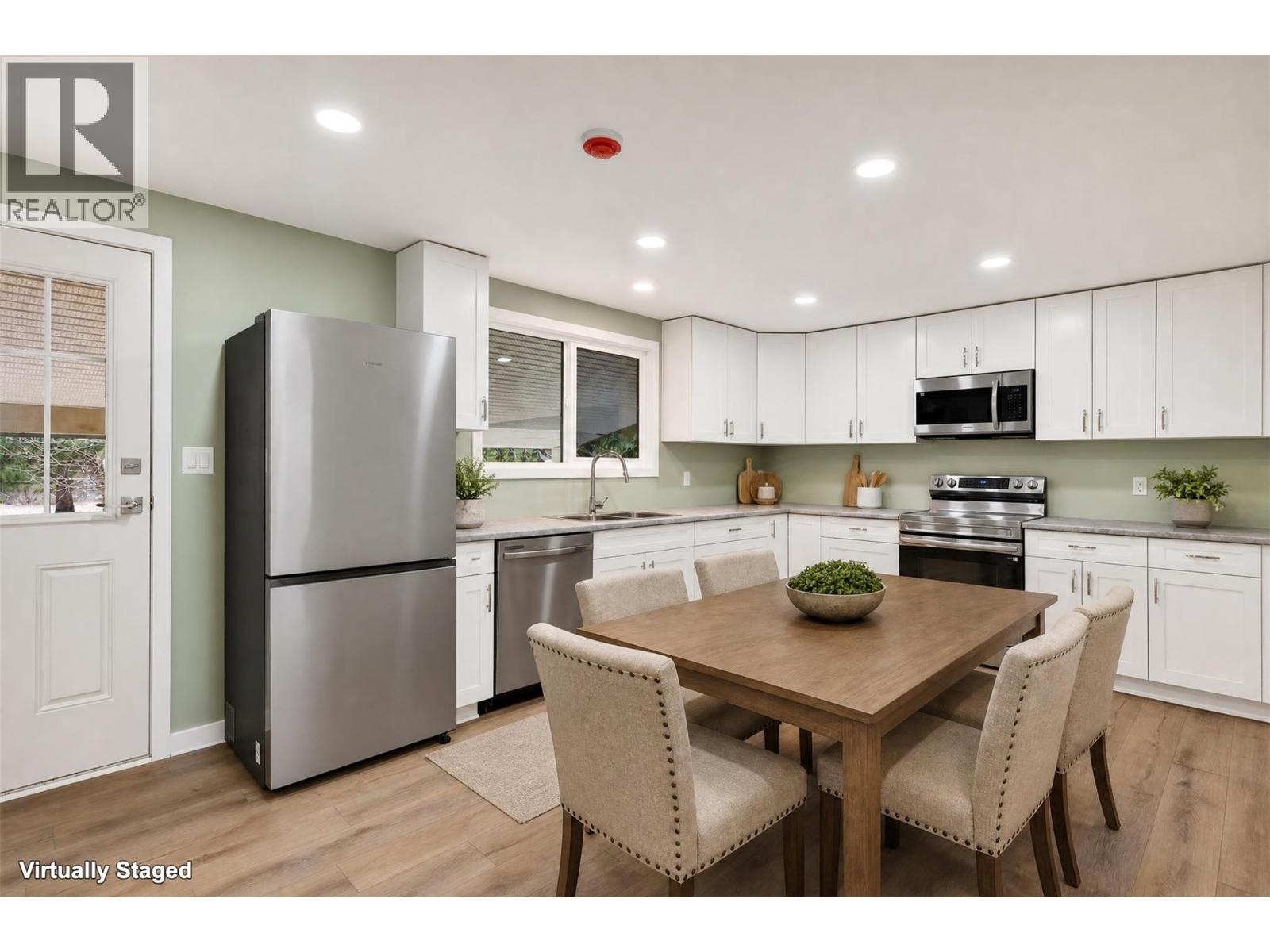 1297 THOMPSON Drive - 4