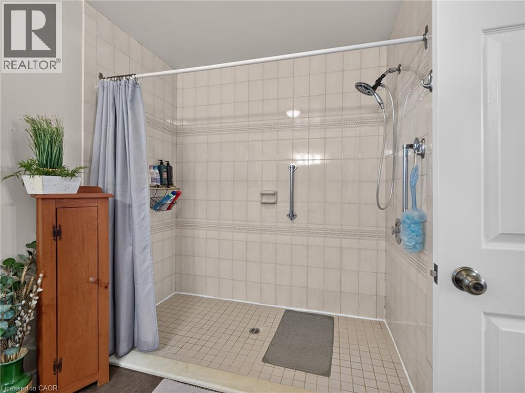 133 LEASIDE Drive, Welland — photo 9