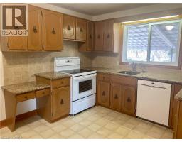Living room - 8 Sterling Street, Brantford, ON N3T4B1 Photo 11