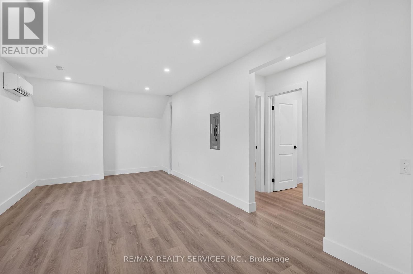 260 King Street — photo 7