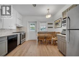 Kitchen - 597 Eckhardt Avenue E, Penticton, BC V2A2A1 Photo 14