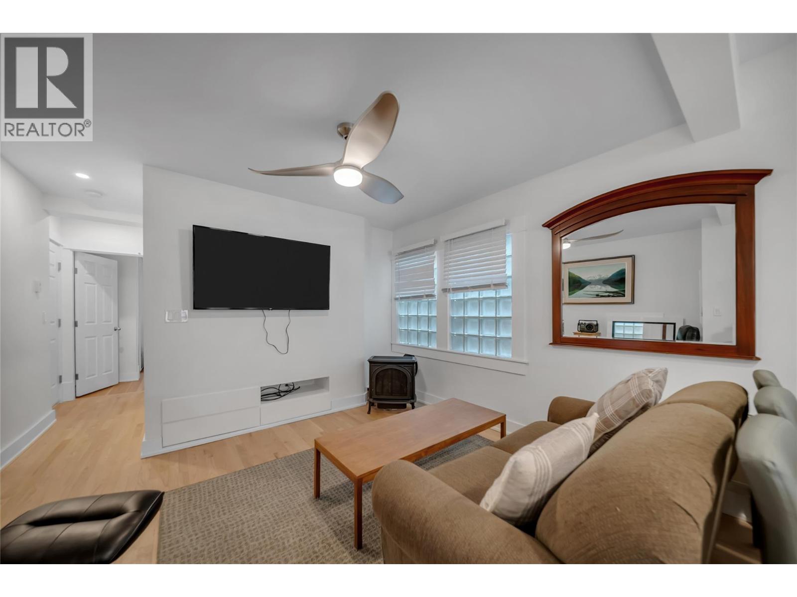 597 Eckhardt Avenue E - 9