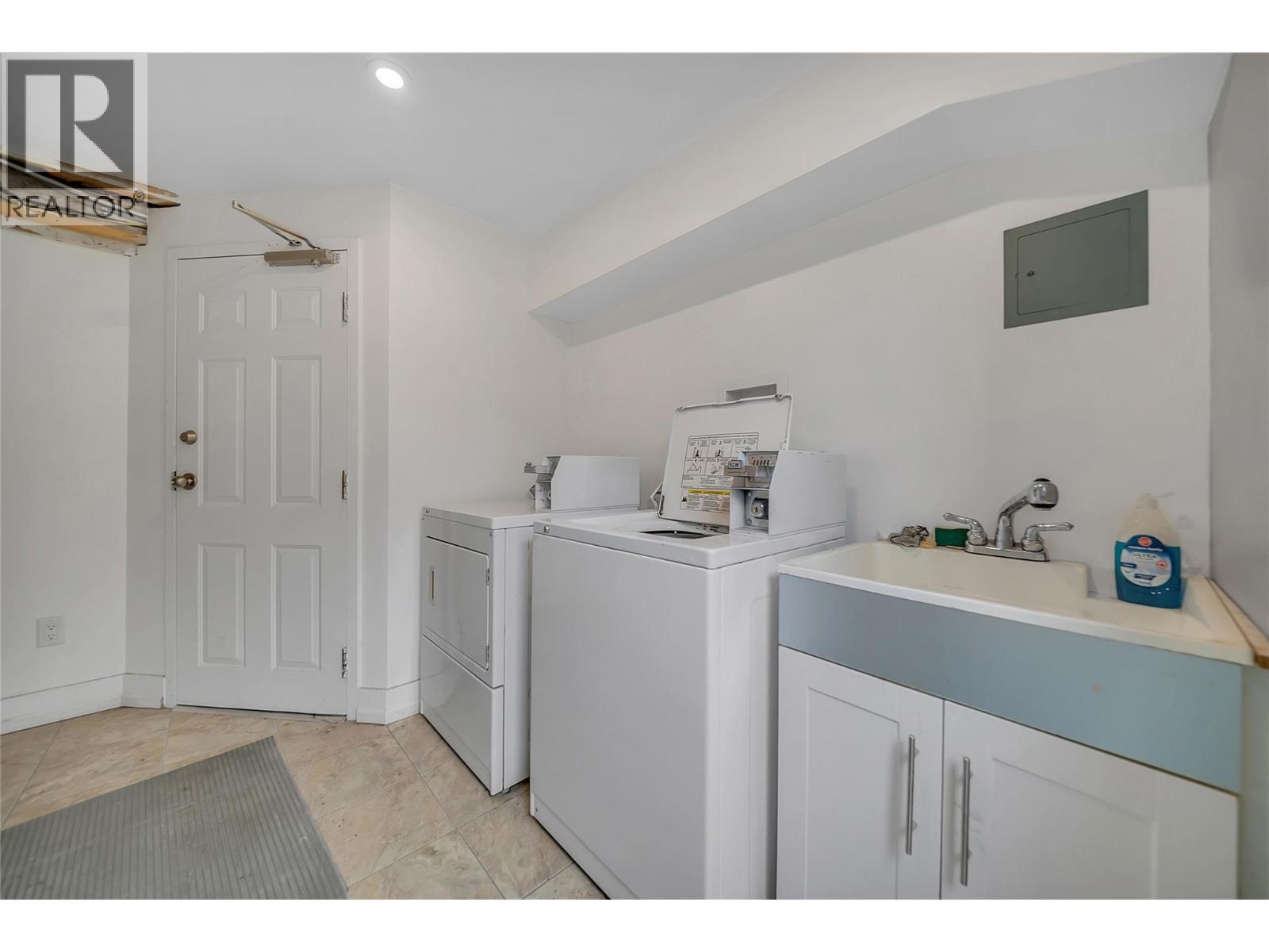 597 Eckhardt Avenue E - 32