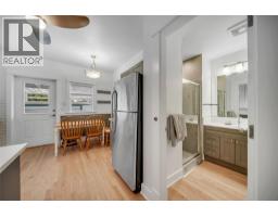Bedroom - 597 Eckhardt Avenue E, Penticton, BC V2A2A1 Photo 15