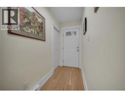 Living room - 597 Eckhardt Avenue E, Penticton, BC V2A2A1 Photo 6