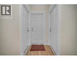 Bedroom - 597 Eckhardt Avenue E, Penticton, BC V2A2A1 Photo 7