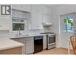 Foyer - 597 Eckhardt Avenue E, Penticton, BC V2A2A1 Photo 11