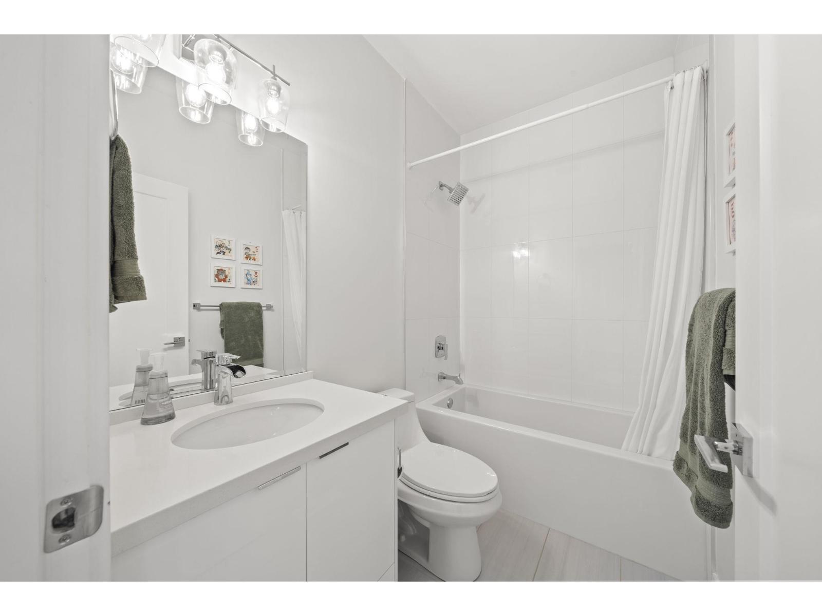 Photo of 11 1670 160 STREET 19