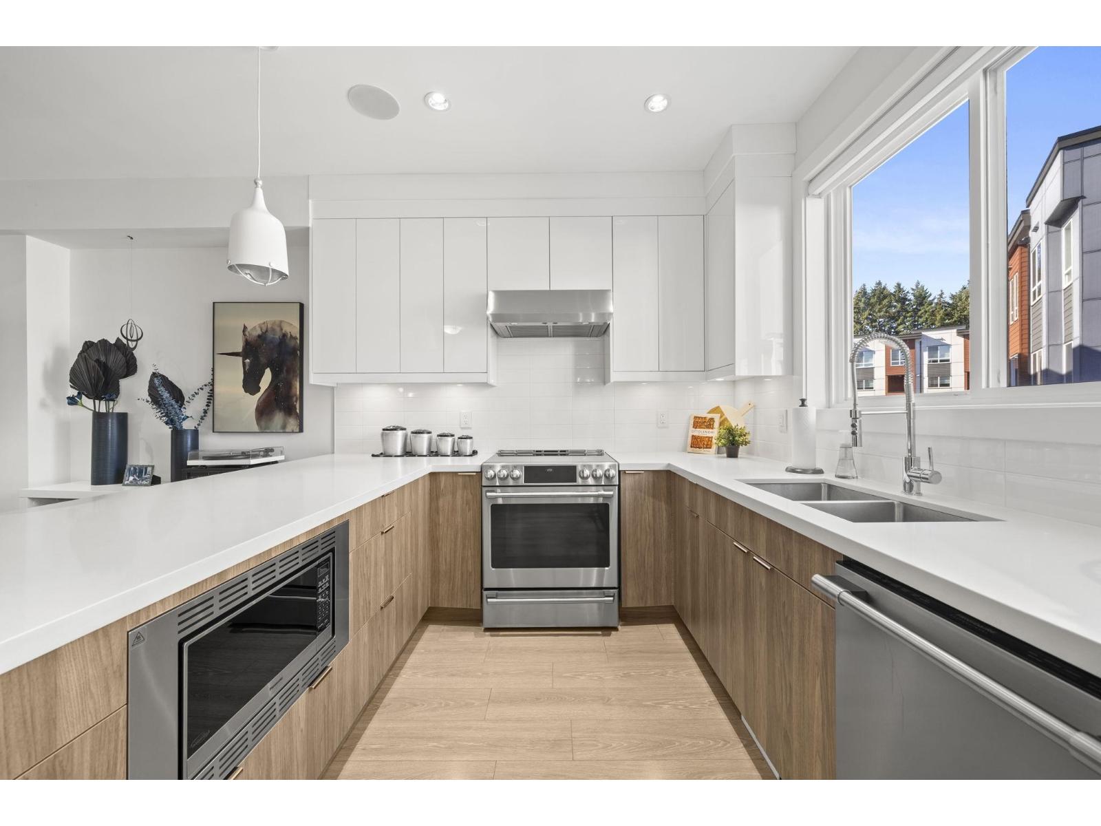11 1670 160 STREET