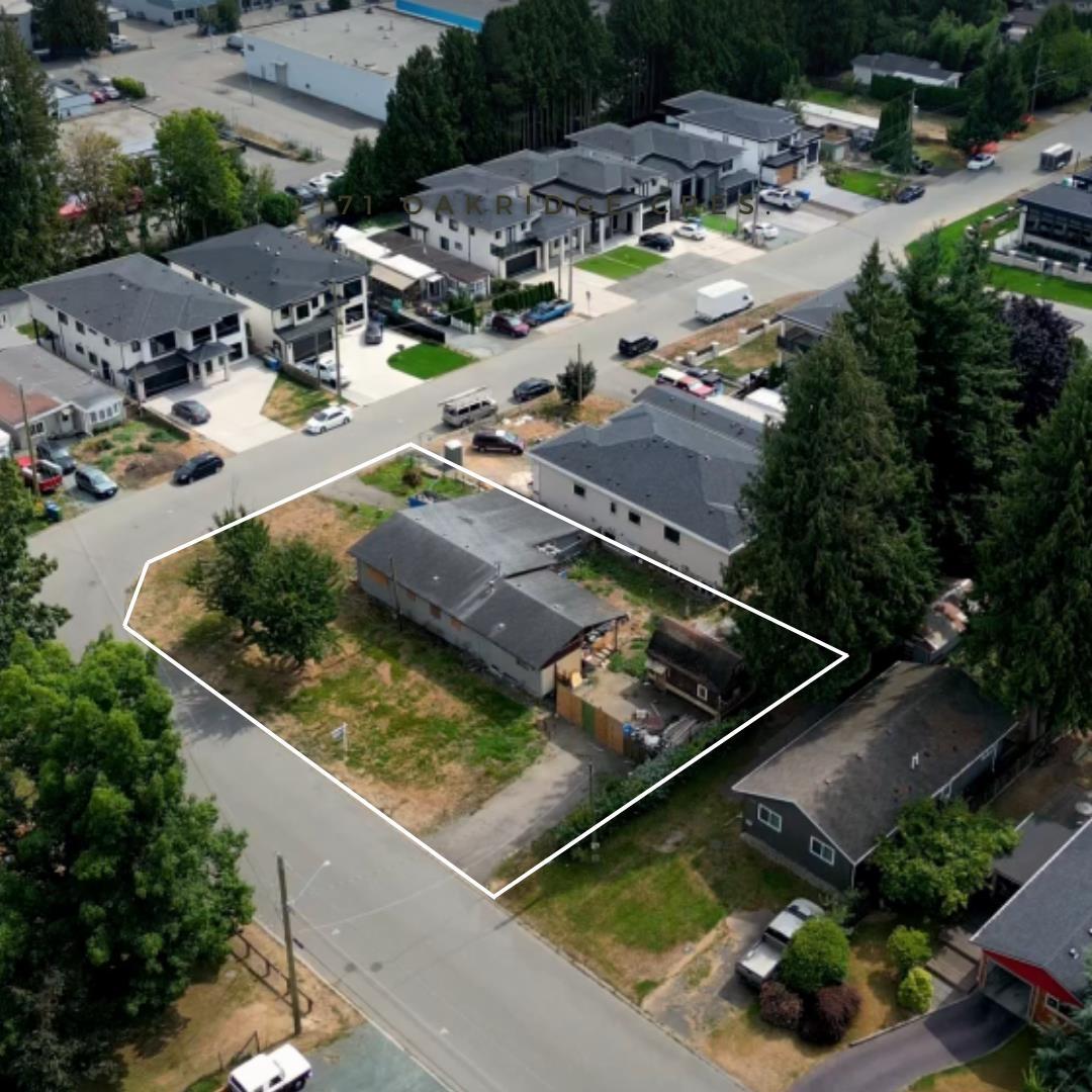 Photo of 2171 OAKRIDGE CRESCENT 2
