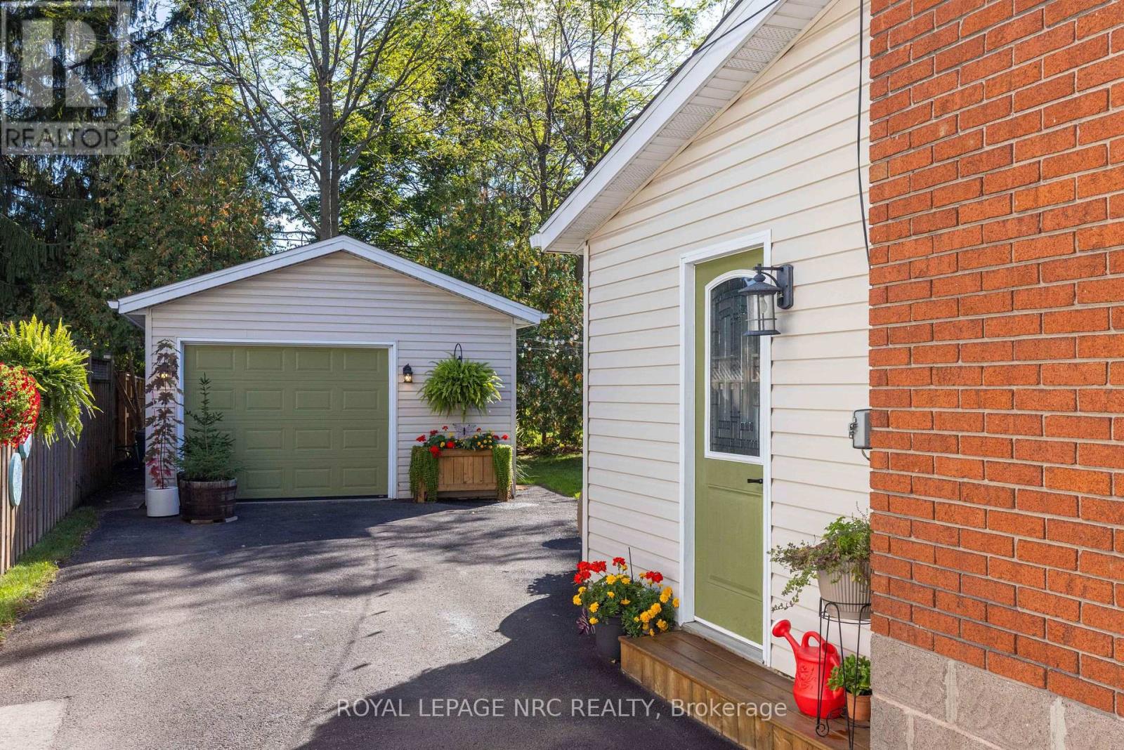 6496 CASWELL STREET, Niagara Falls (Stamford) — photo 2