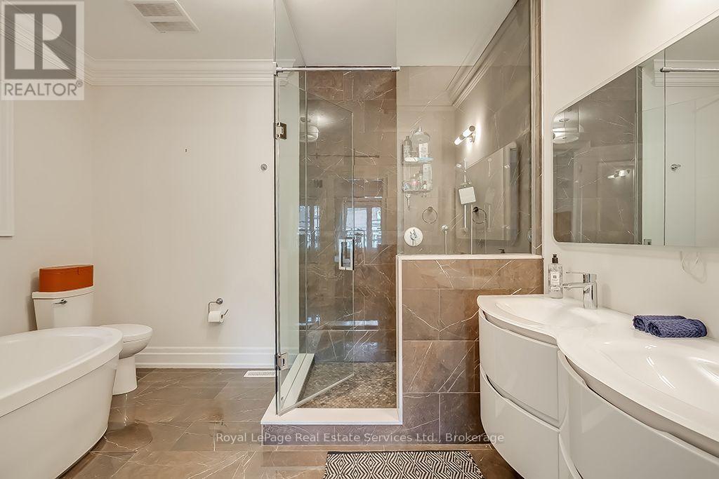 124 Paliser Court — photo 31