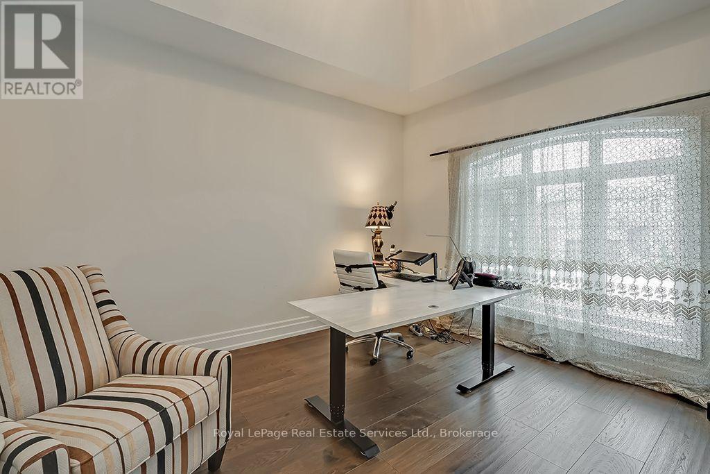 124 Paliser Court — photo 32