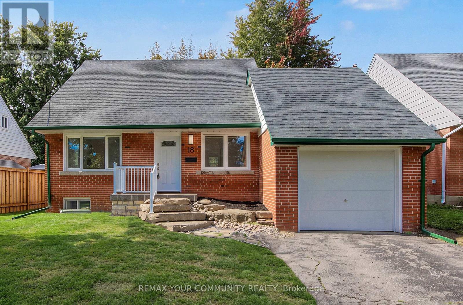 18 ROBERTSFIELD CRESCENT - 1