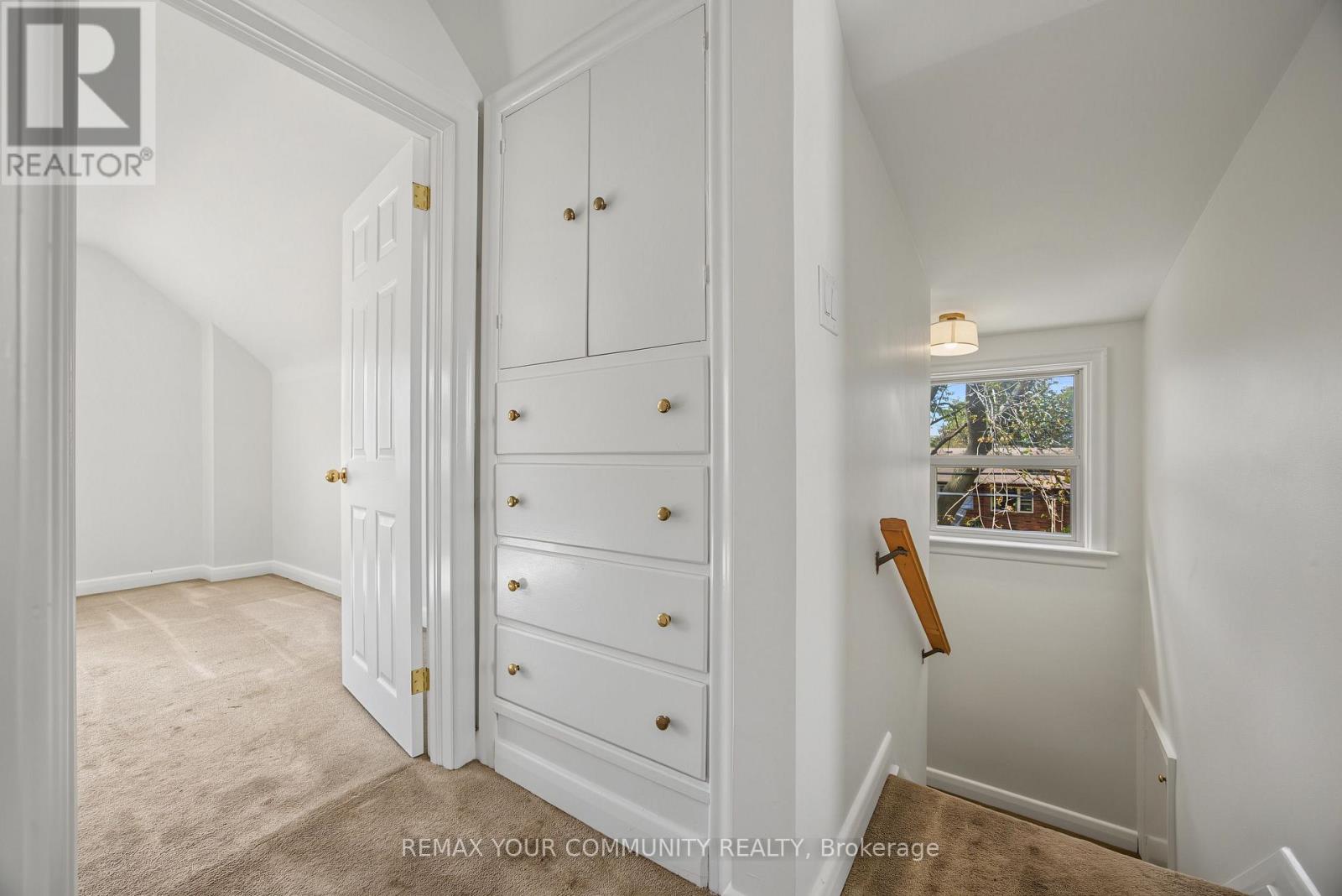 18 ROBERTSFIELD CRESCENT - 30