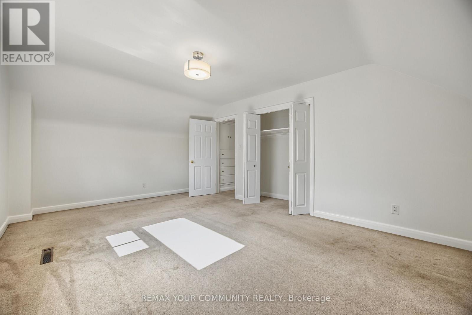 18 ROBERTSFIELD CRESCENT - 31