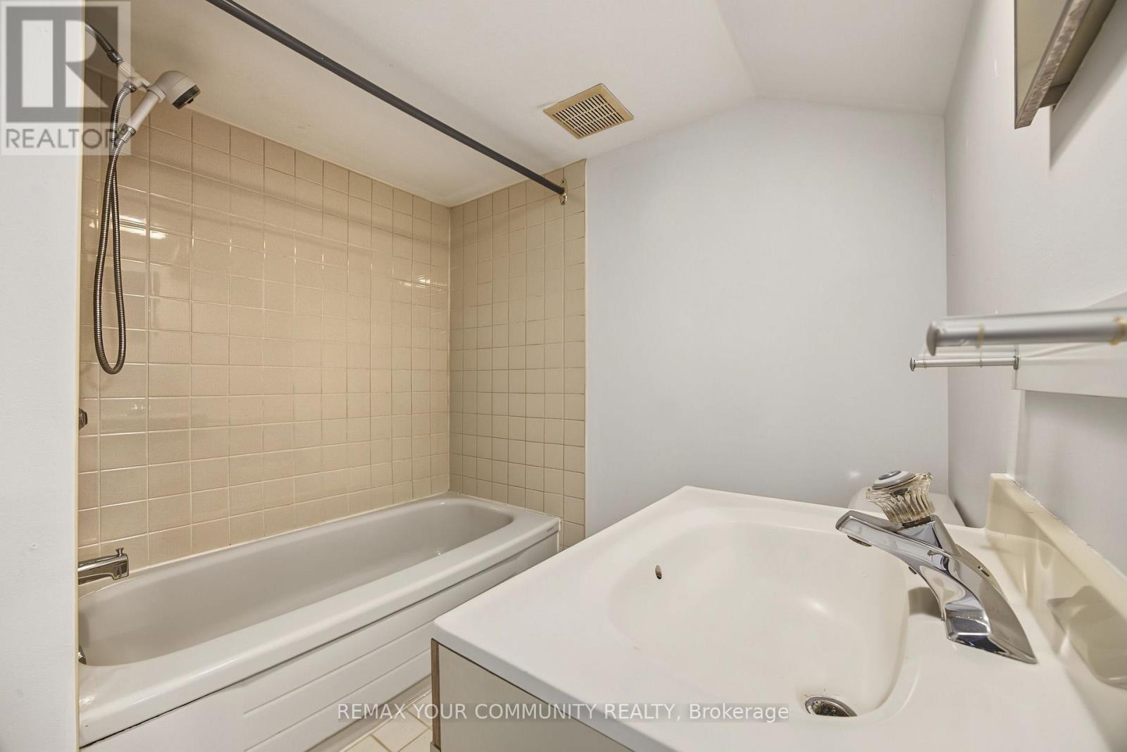 18 Robertsfield Crescent, Toronto, ON photo 43