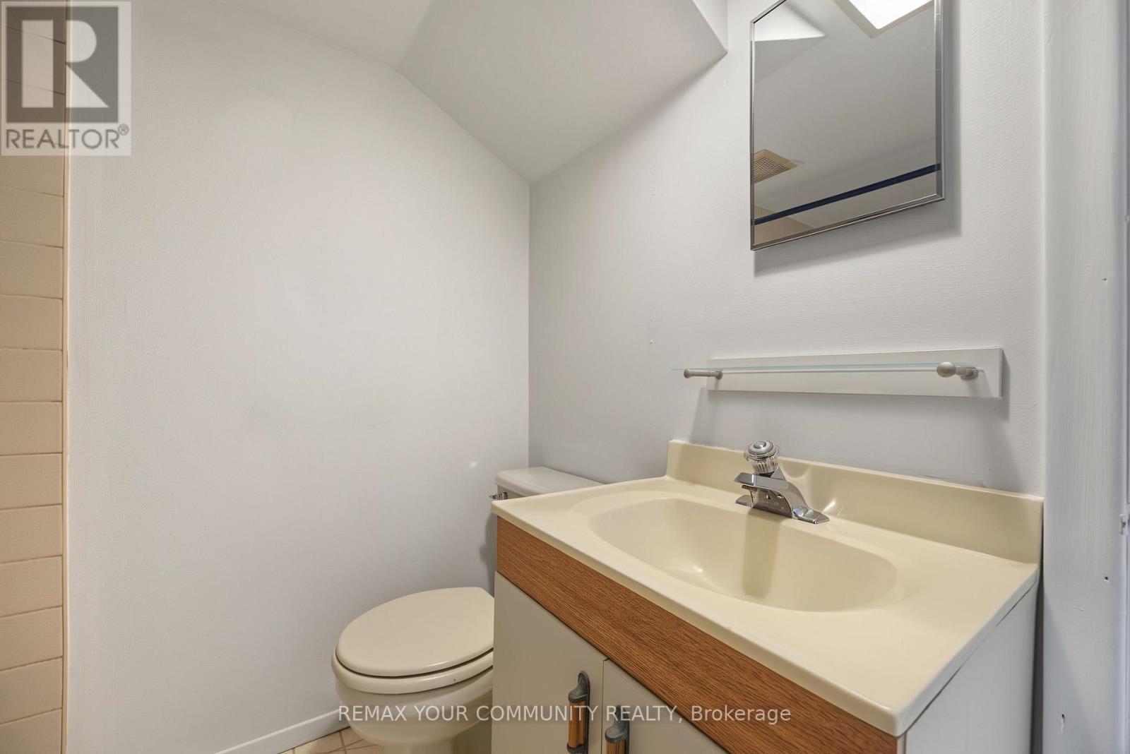 18 ROBERTSFIELD CRESCENT - 44