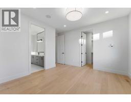 631 55 Avenue SW - photo 26