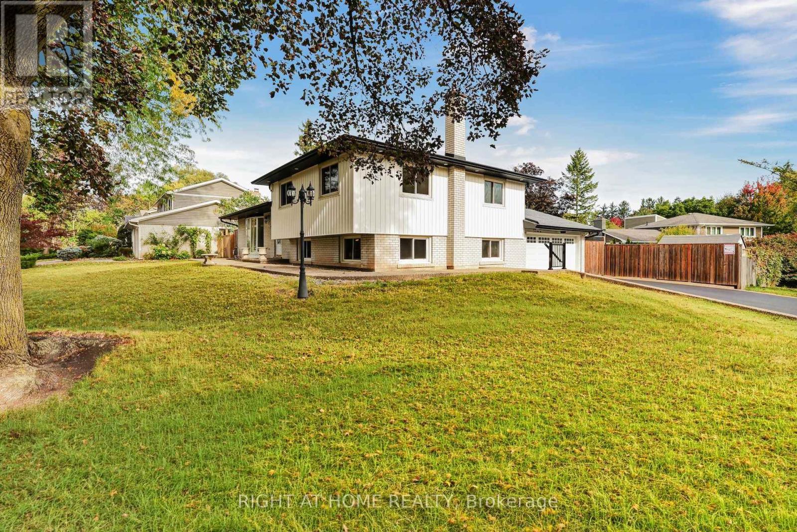 139 THIRD LINE, Oakville (SW Southwest) — photo 3