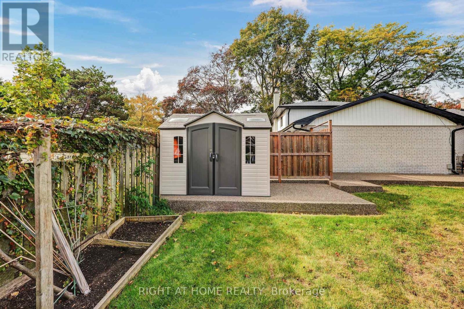 139 Third Line, Oakville, ON photo 38