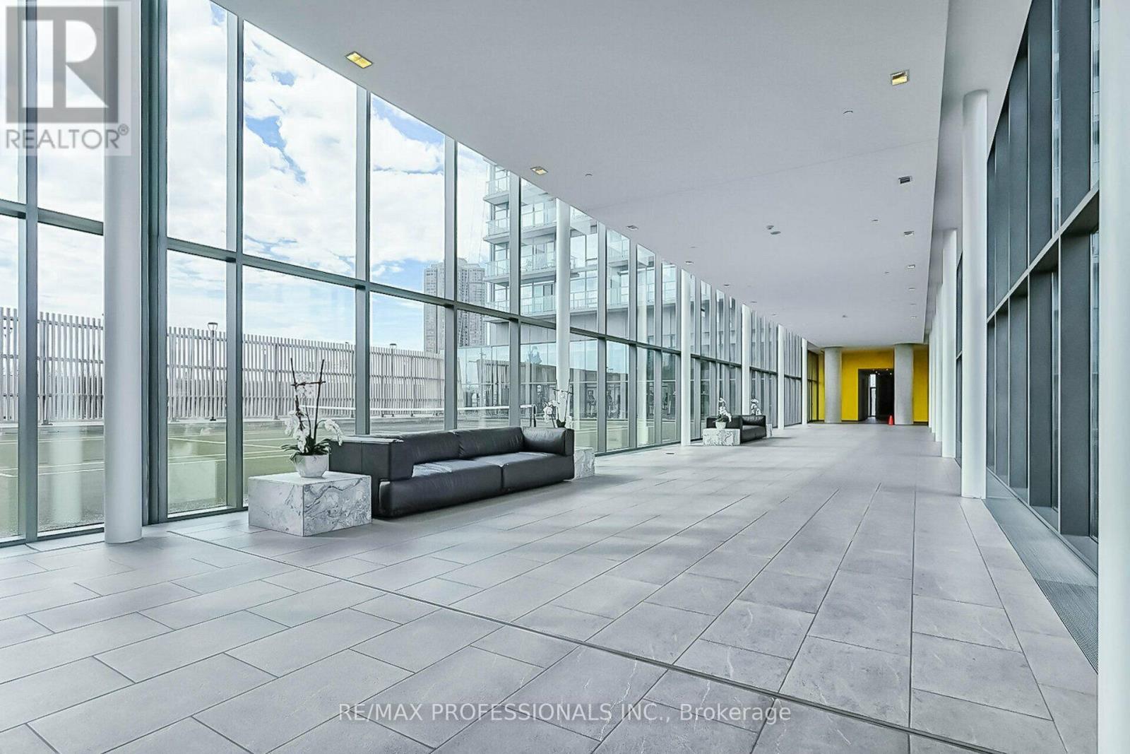 103 The Queensway Avenue — photo 31