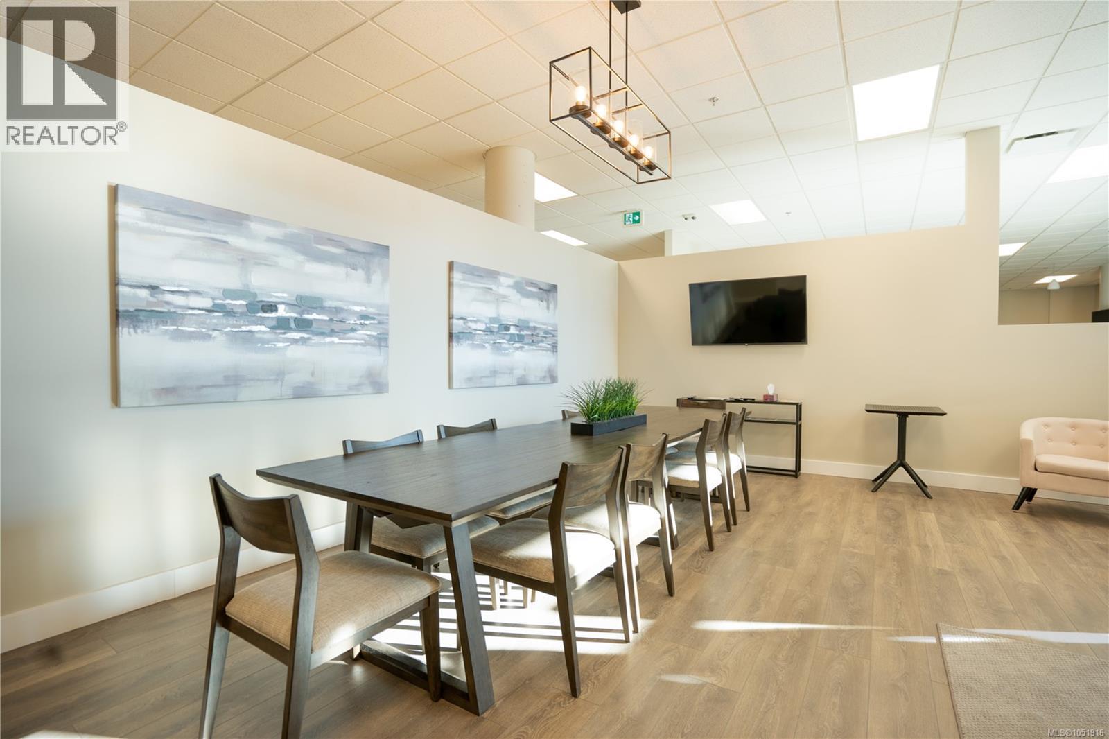 303 741 Travino Lane, Saanich