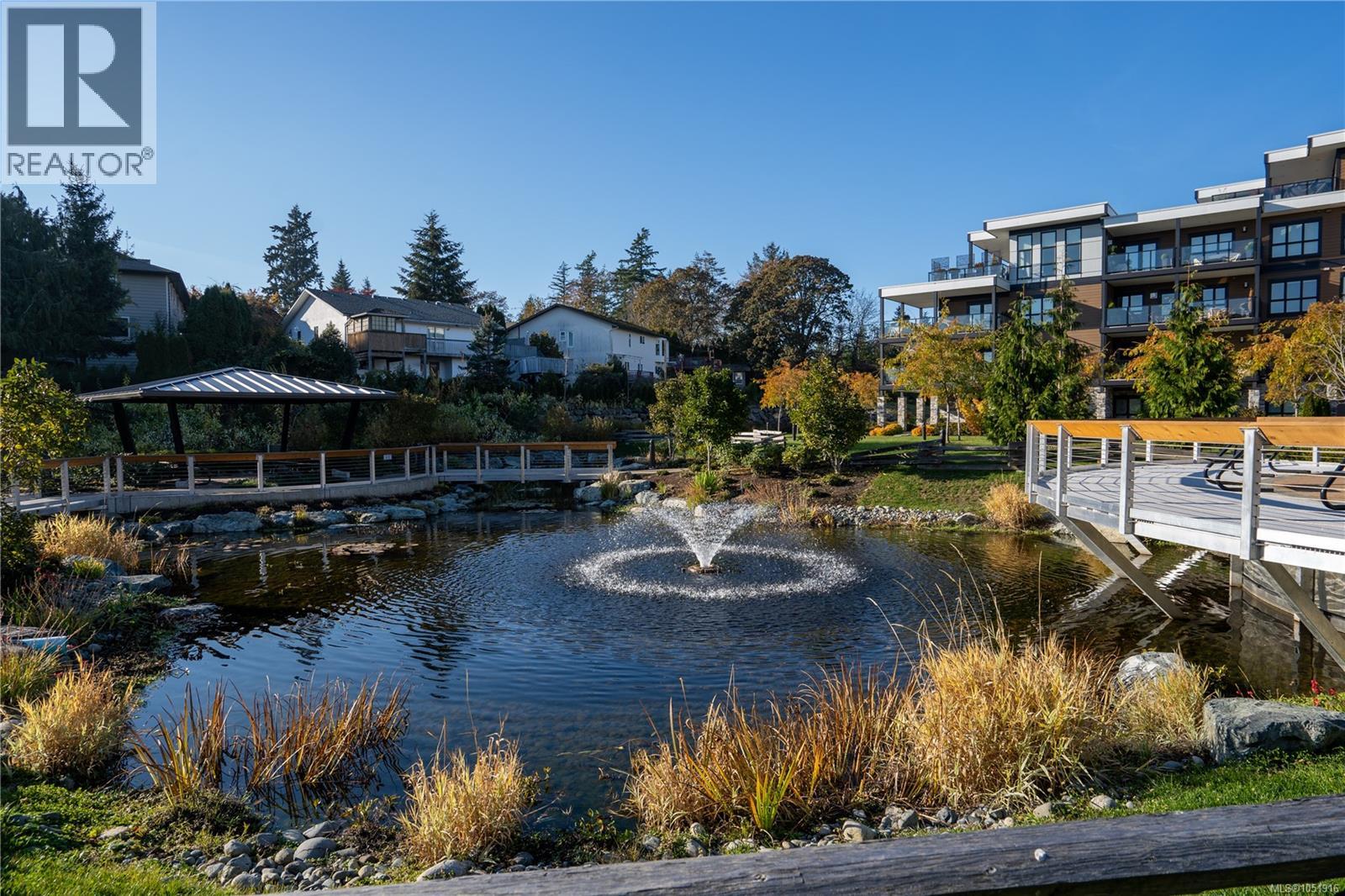 303 741 Travino Lane, Saanich