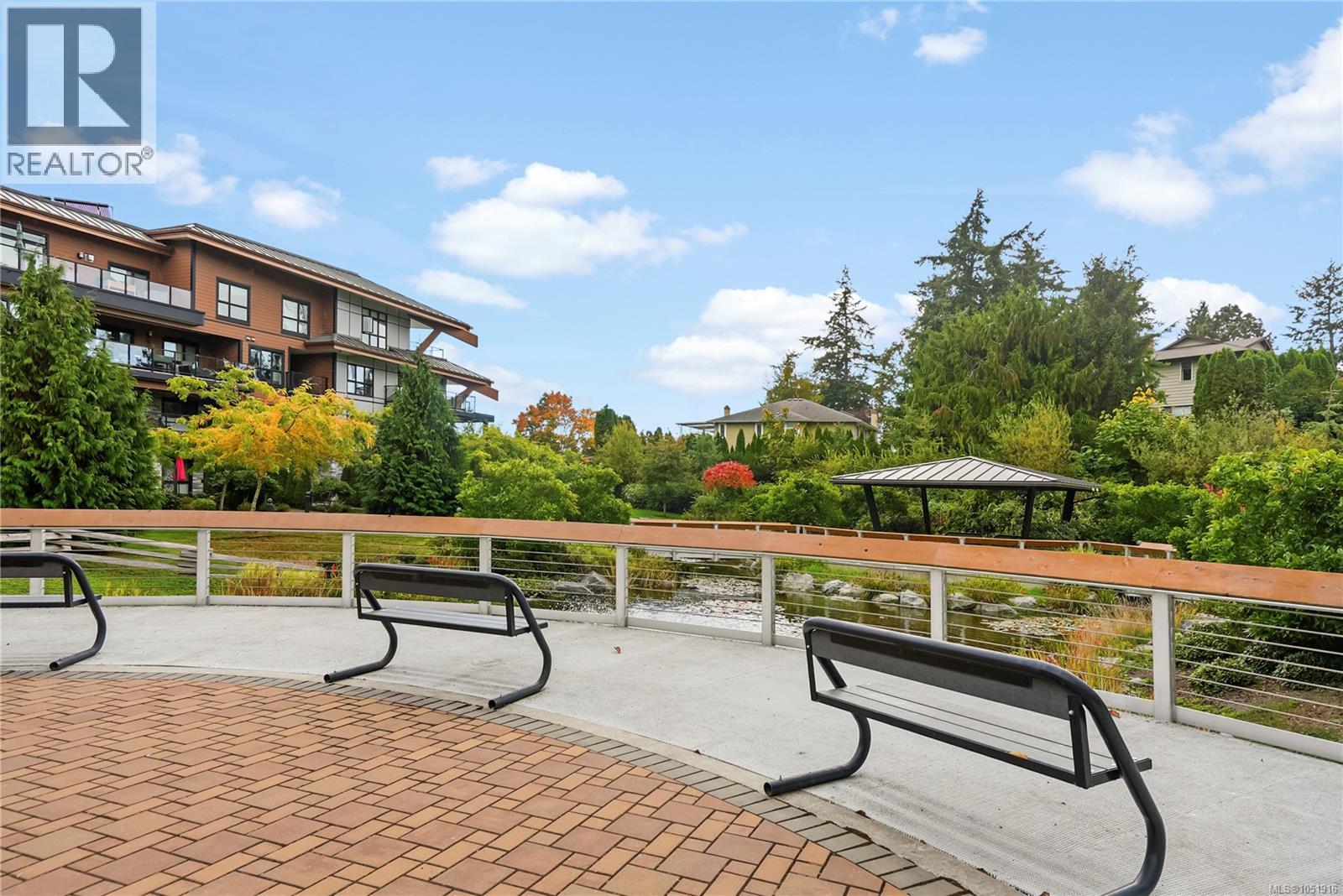 303 741 Travino Lane, Saanich