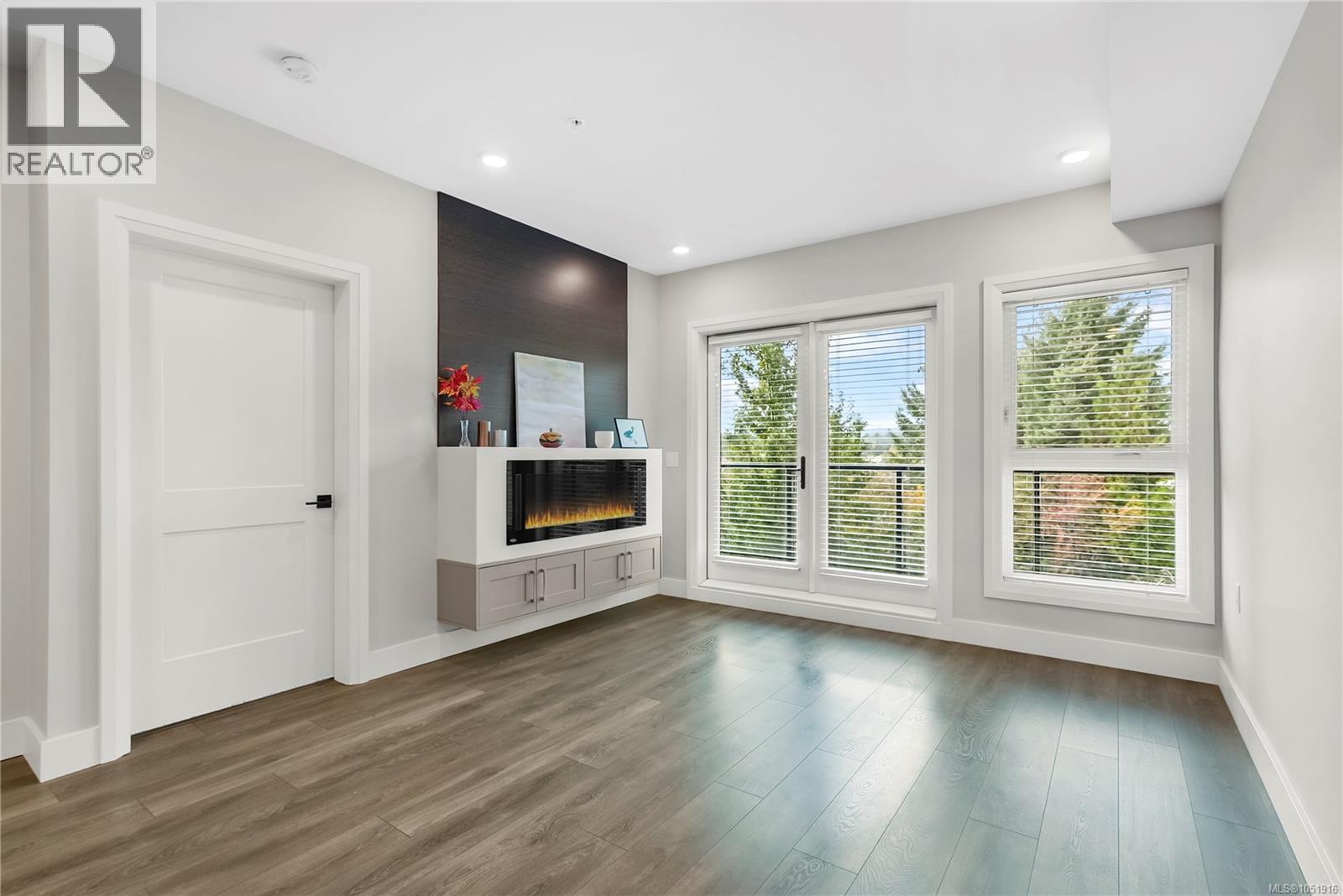 303 741 Travino Lane, Saanich