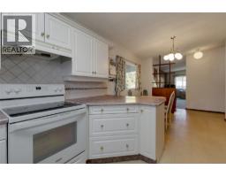4pc Bathroom - 1440 Braemar Street, Kelowna, BC V1Y3X3 Photo 7