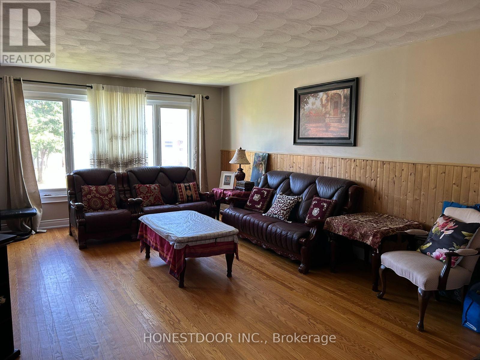 928 RANDOLPH AVENUE, Windsor — photo 4