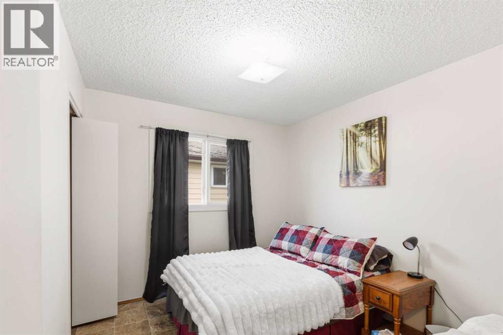 9908 93 Avenue - 10