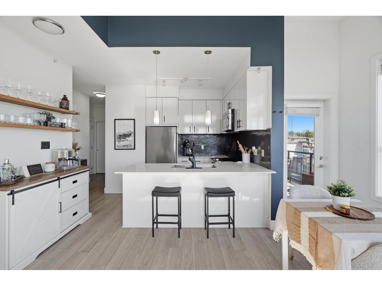 Photo of 416 6468 195A STREET 8