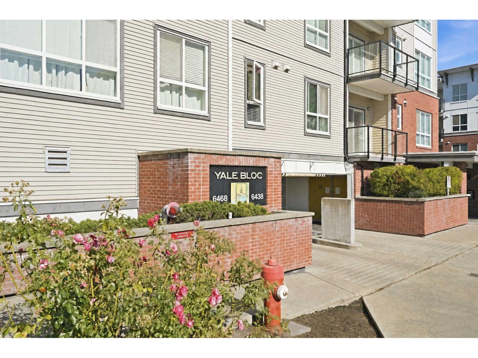 Photo of 416 6468 195A STREET 29