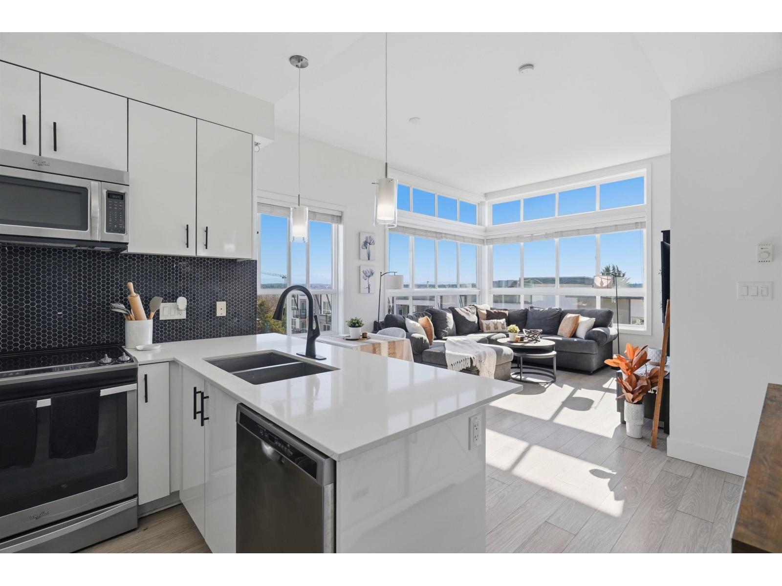 Photo of 416 6468 195A STREET 11