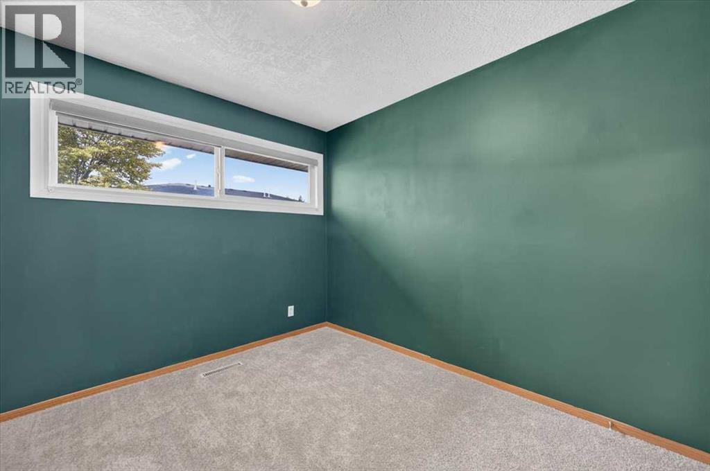 572 Regal Park NE - 11