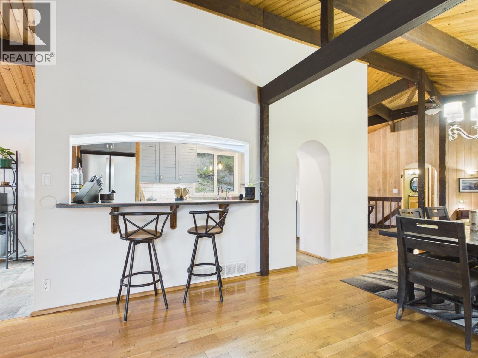 1140 TOWER CRESCENT - 13