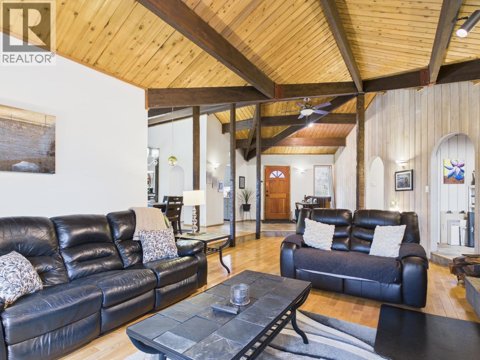 1140 TOWER CRESCENT - 19