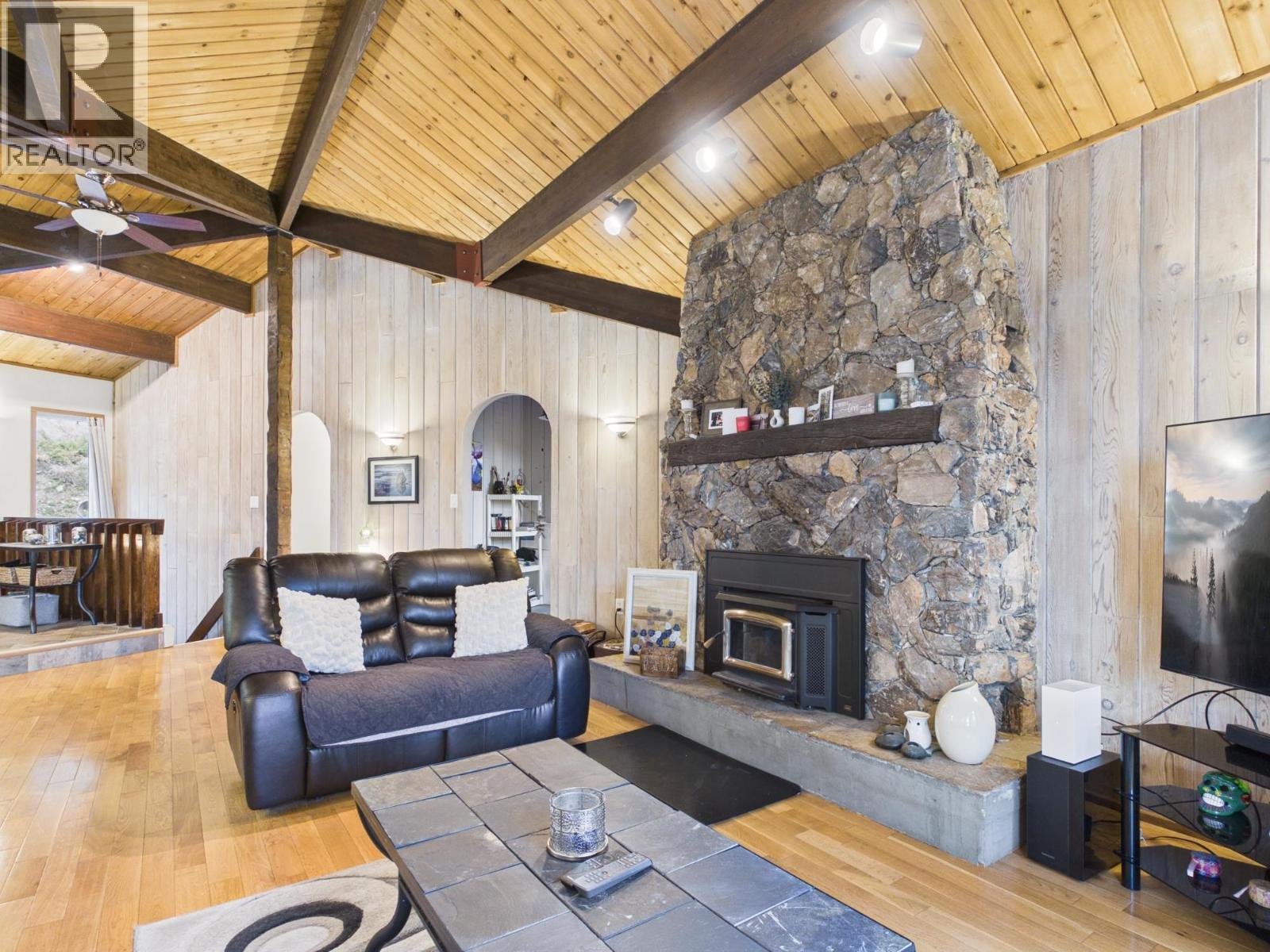 1140 TOWER CRESCENT - 20