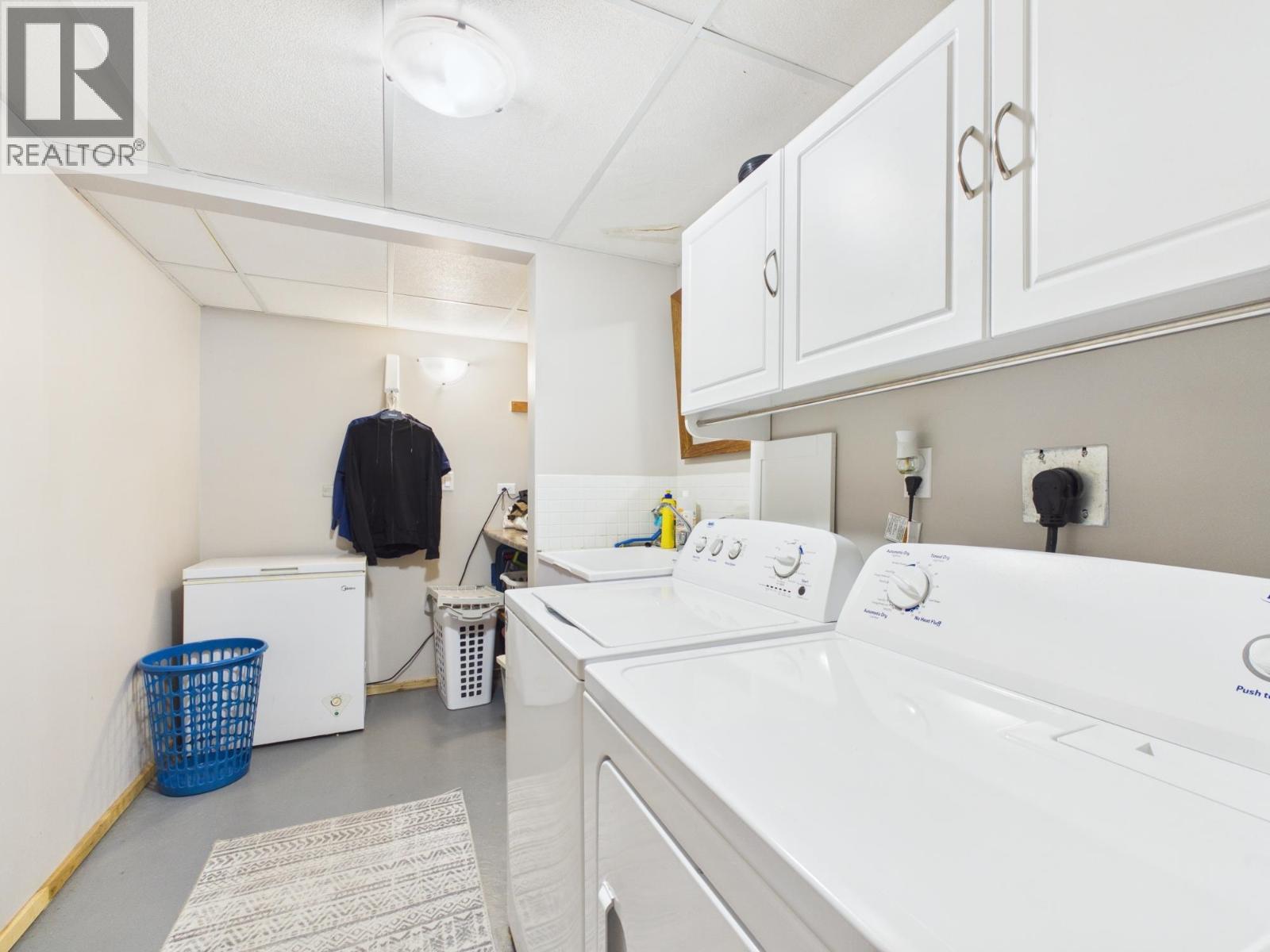1140 TOWER CRESCENT - 36