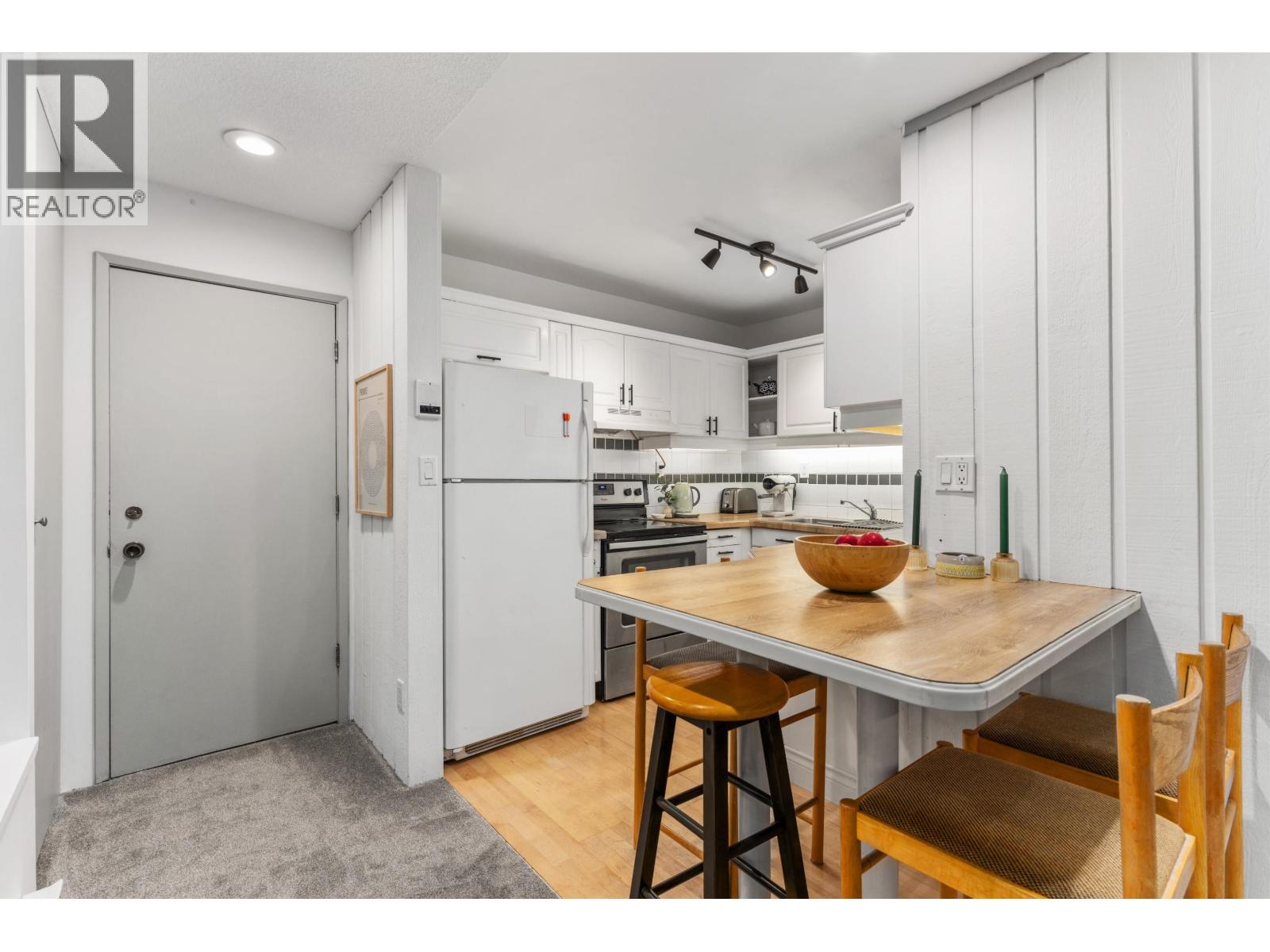 G104 1400 ALTA LAKE ROAD — photo 4