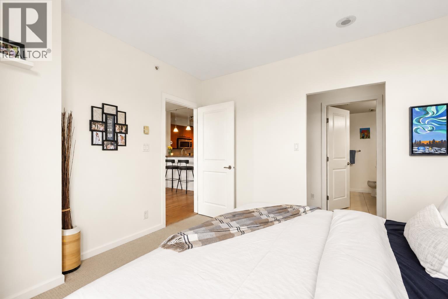 1105 15 E ROYAL AVENUE, New Westminster - Image 1