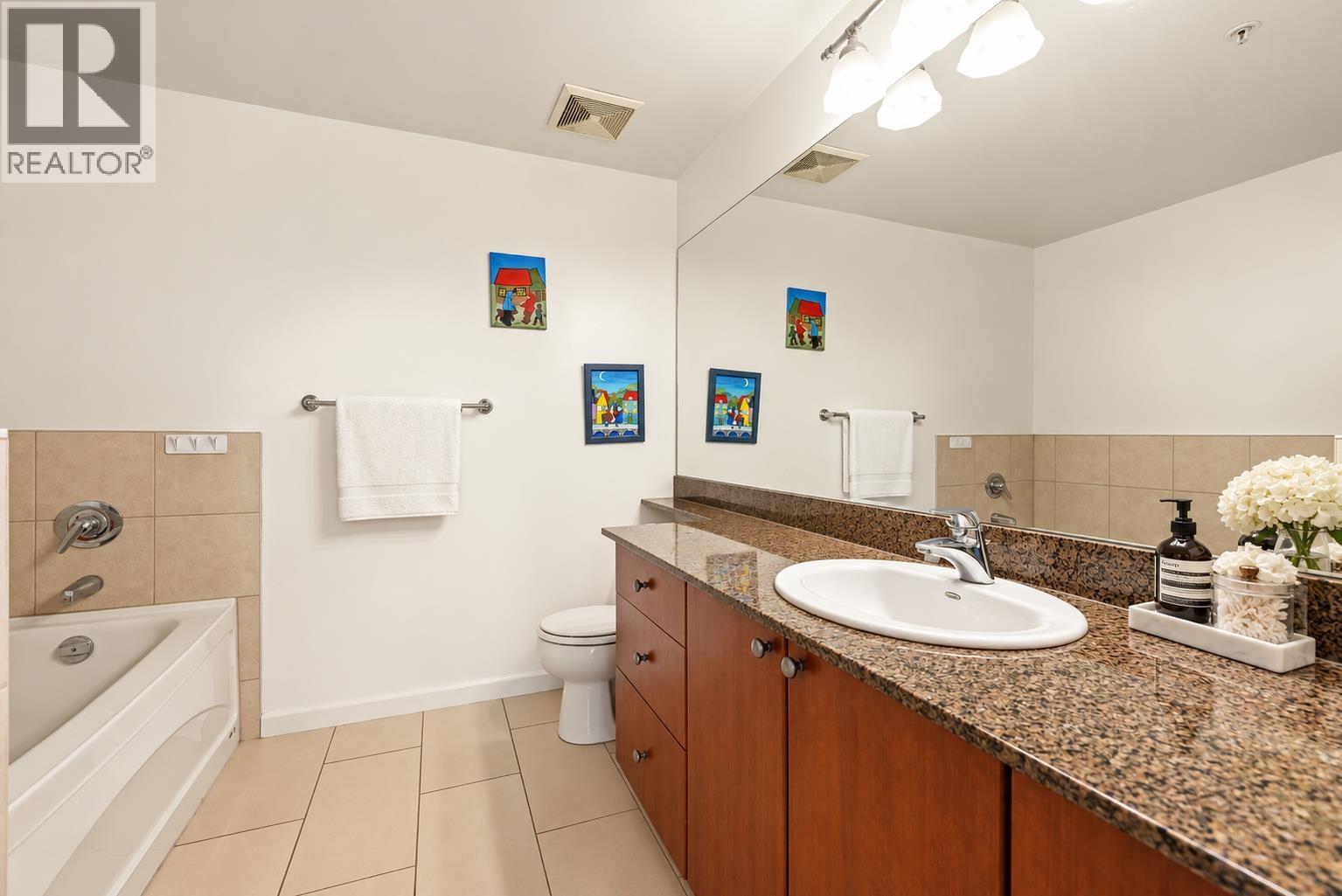 1105 15 E ROYAL AVENUE, New Westminster - Image 1
