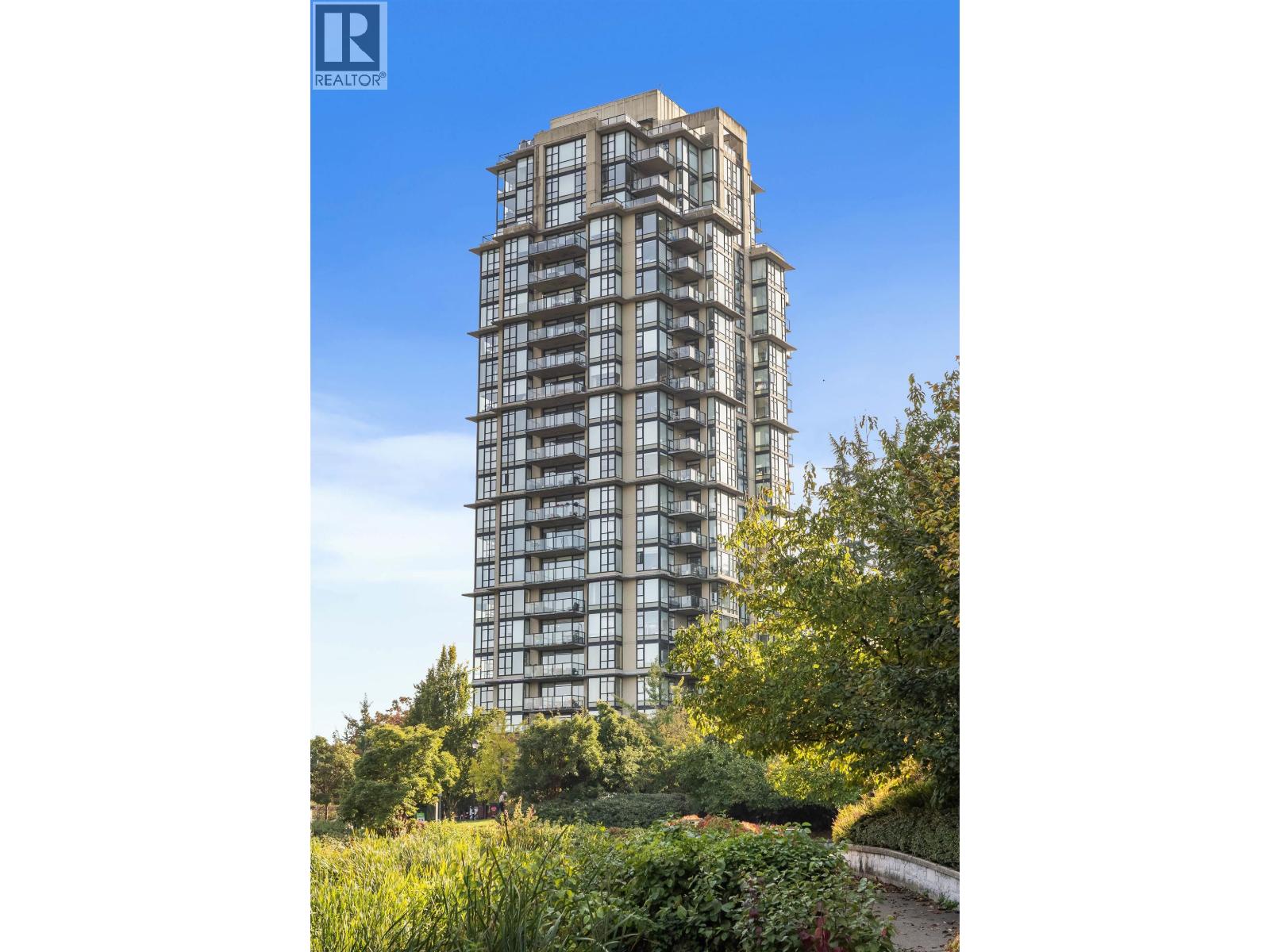 1105 15 E ROYAL AVENUE, New Westminster - Image 1