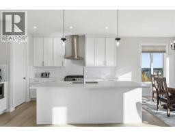 Family room - 10 Heritage Close, Cochrane, AB T4C3G8 Photo 13
