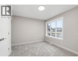 10 Heritage Close, Cochrane, AB T4C3G8 Photo 35