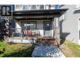 99 Hillcrest Close SW - photo 2